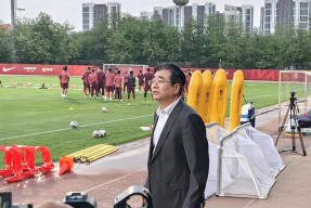 开云体育app-马赛训练开放日，清晨官宣签约引欢呼，中超在即，年轻球员得到机会的简单介绍-开云体育app